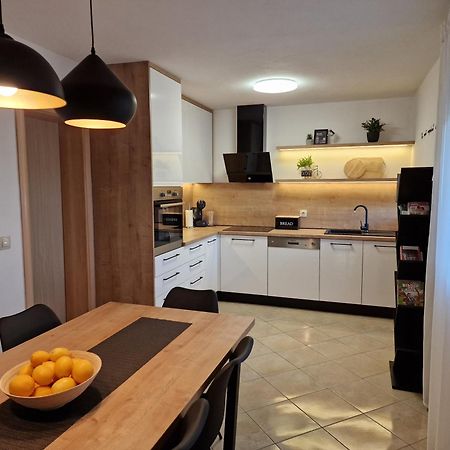 Kaštel Štafilić Holiday Home Near Trogir מראה חיצוני תמונה