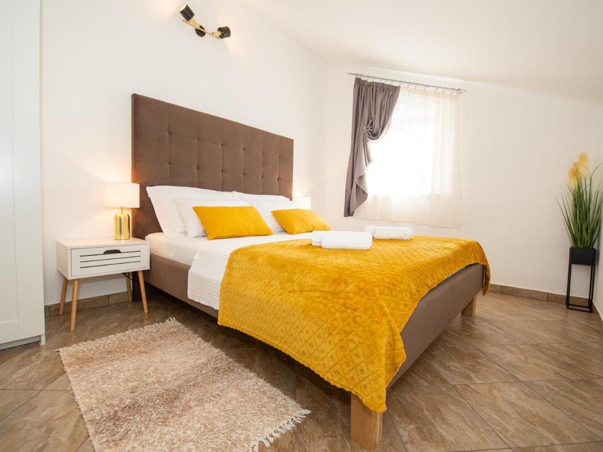 Kaštel Štafilić Holiday Home Near Trogir מראה חיצוני תמונה