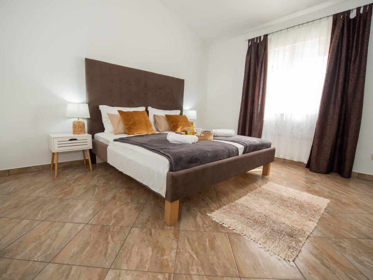 Kaštel Štafilić Holiday Home Near Trogir מראה חיצוני תמונה
