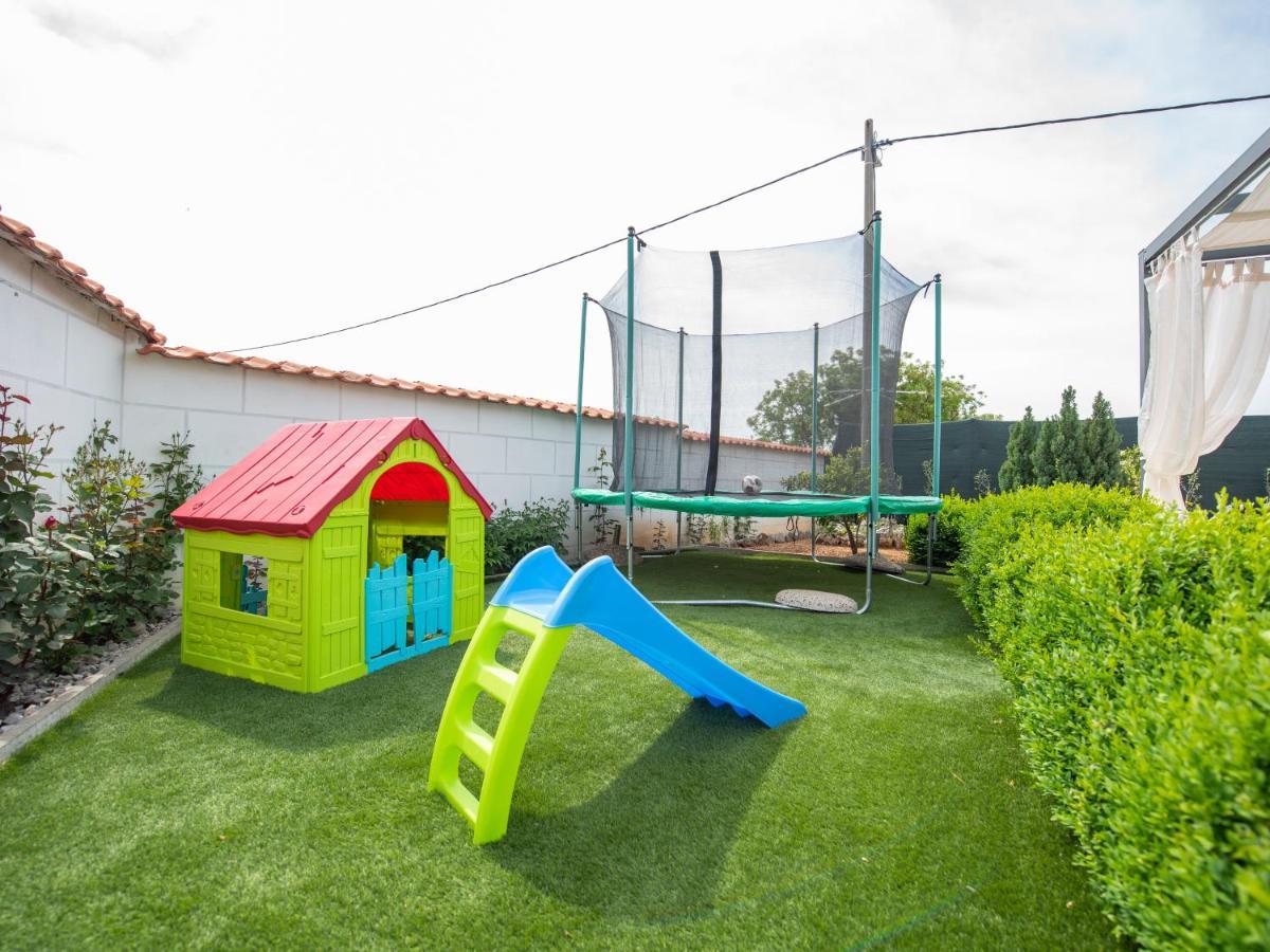 Kaštel Štafilić Holiday Home Near Trogir מראה חיצוני תמונה