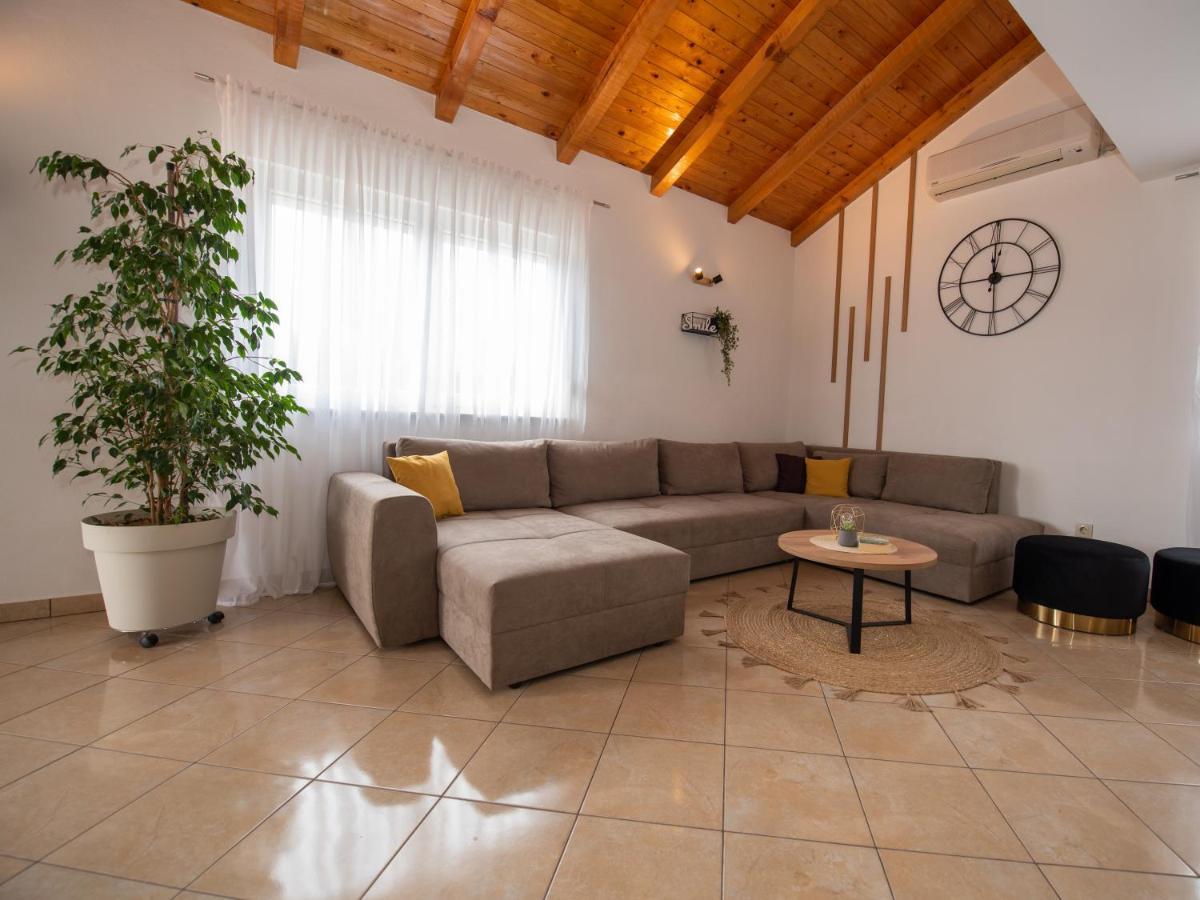 Kaštel Štafilić Holiday Home Near Trogir מראה חיצוני תמונה
