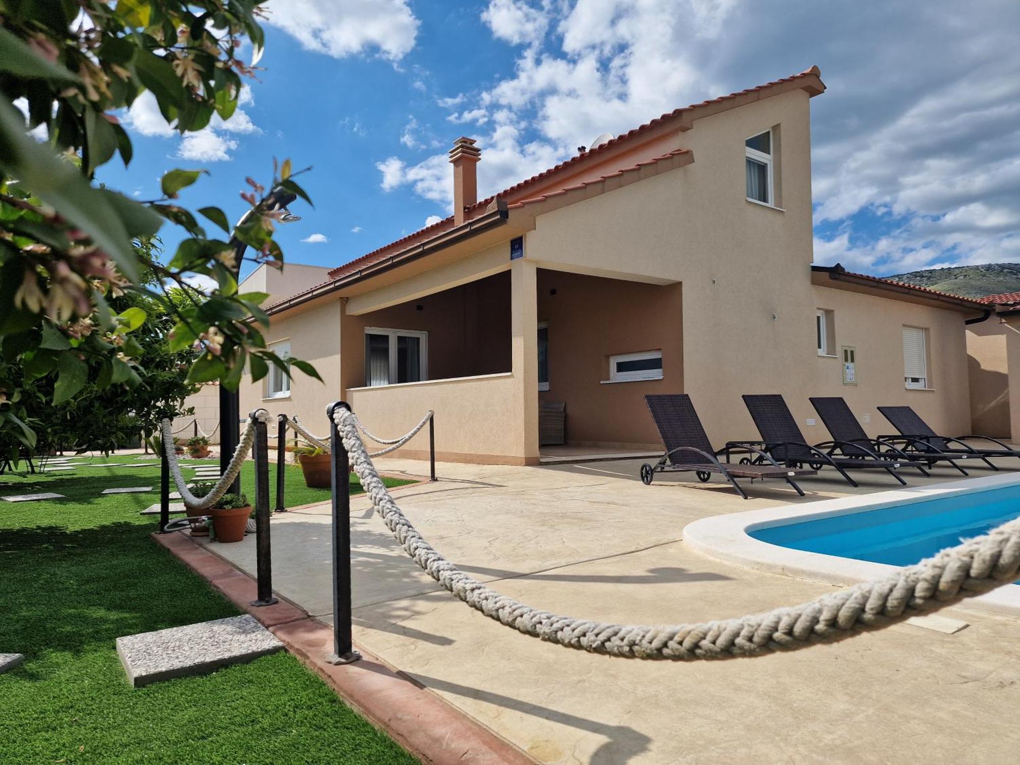 Kaštel Štafilić Holiday Home Near Trogir מראה חיצוני תמונה