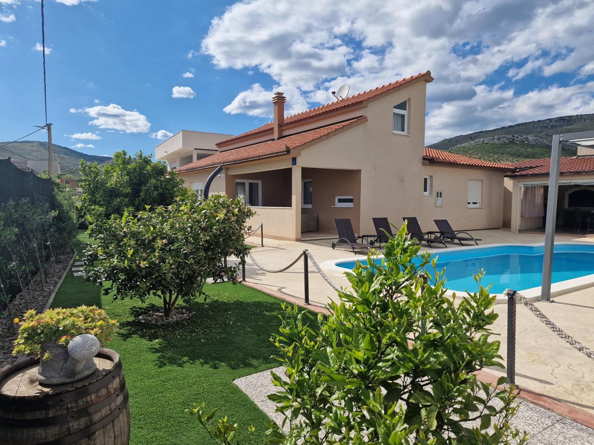 Kaštel Štafilić Holiday Home Near Trogir מראה חיצוני תמונה